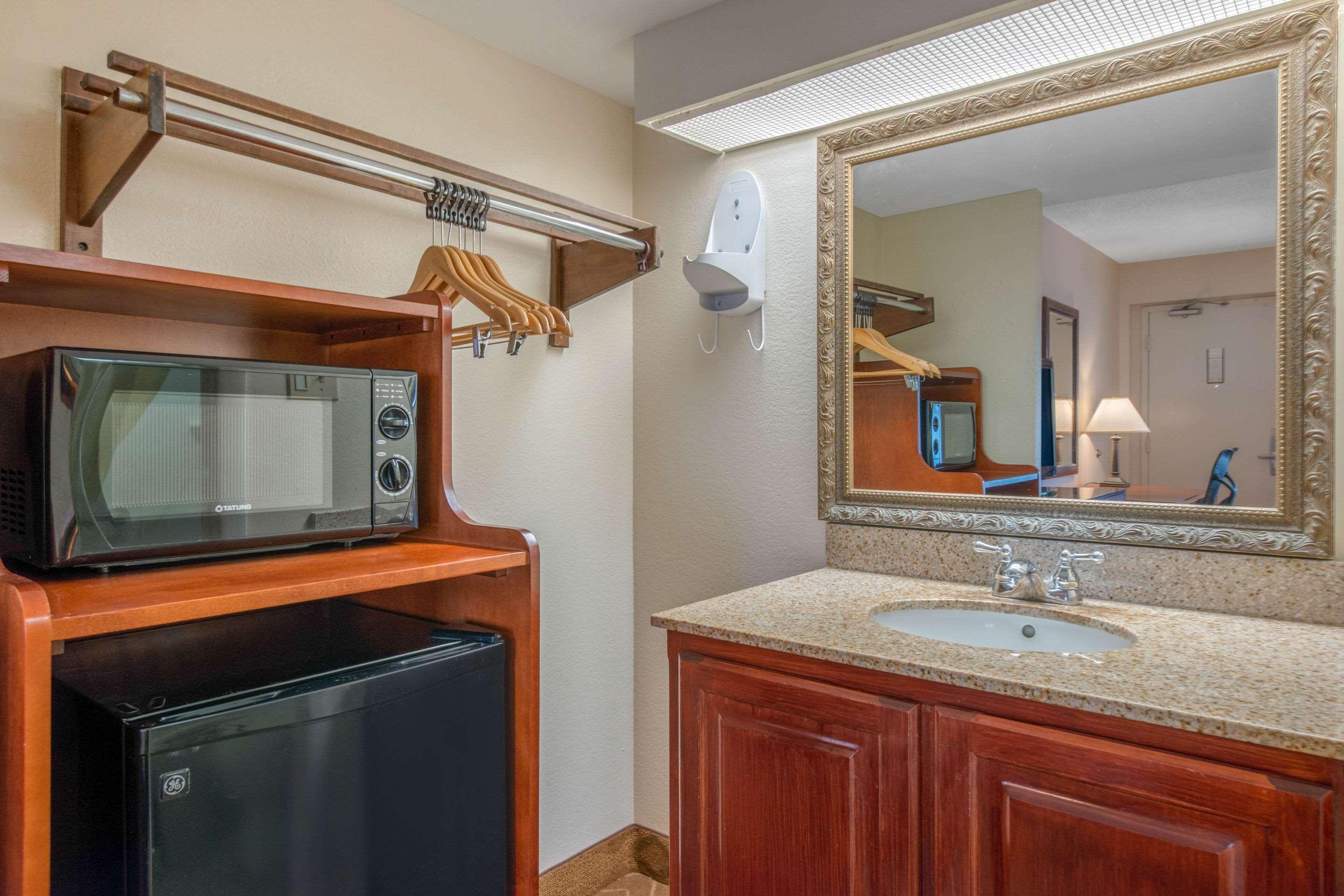 Quality Inn Savannah Historic District Bagian luar foto