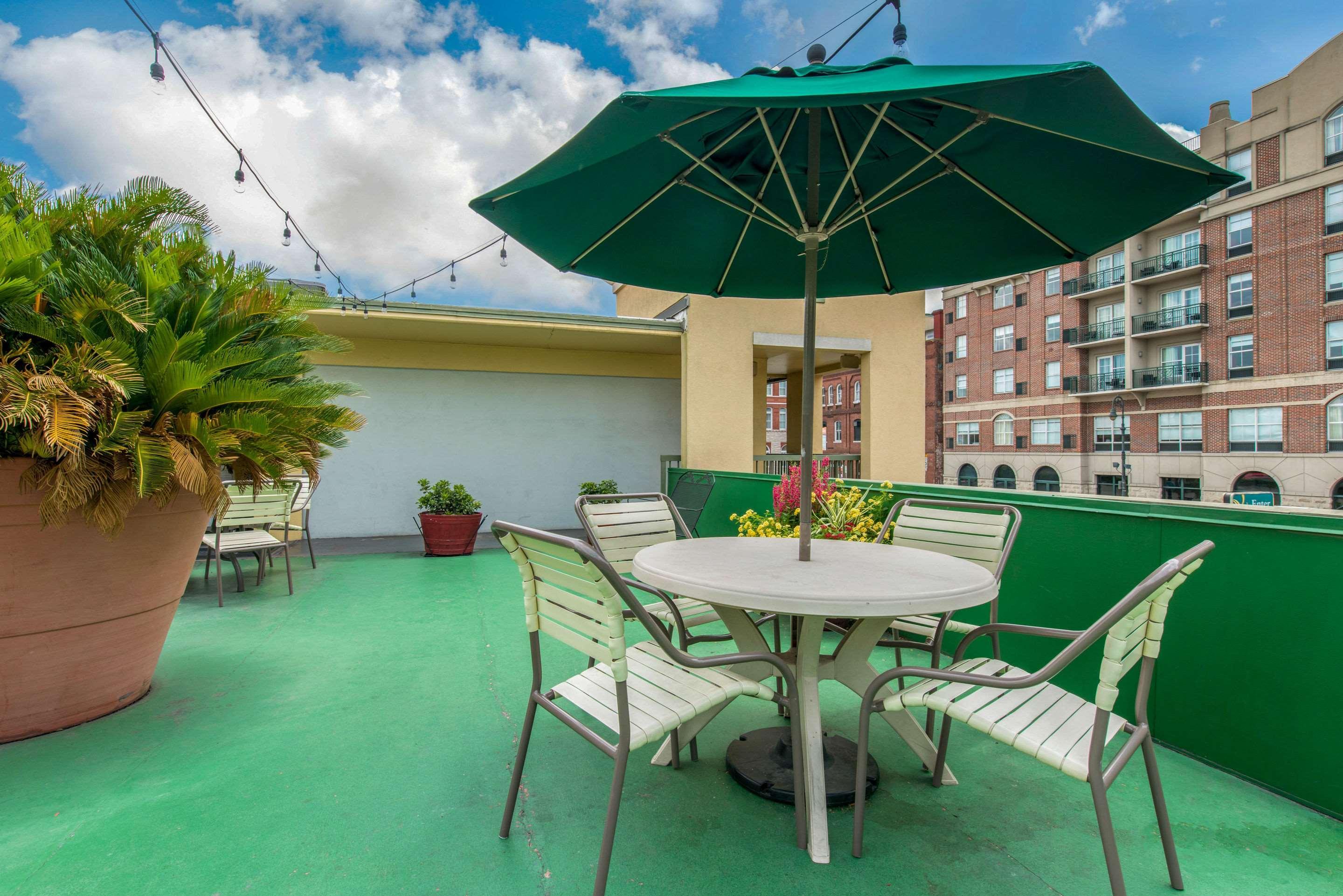 Quality Inn Savannah Historic District Bagian luar foto