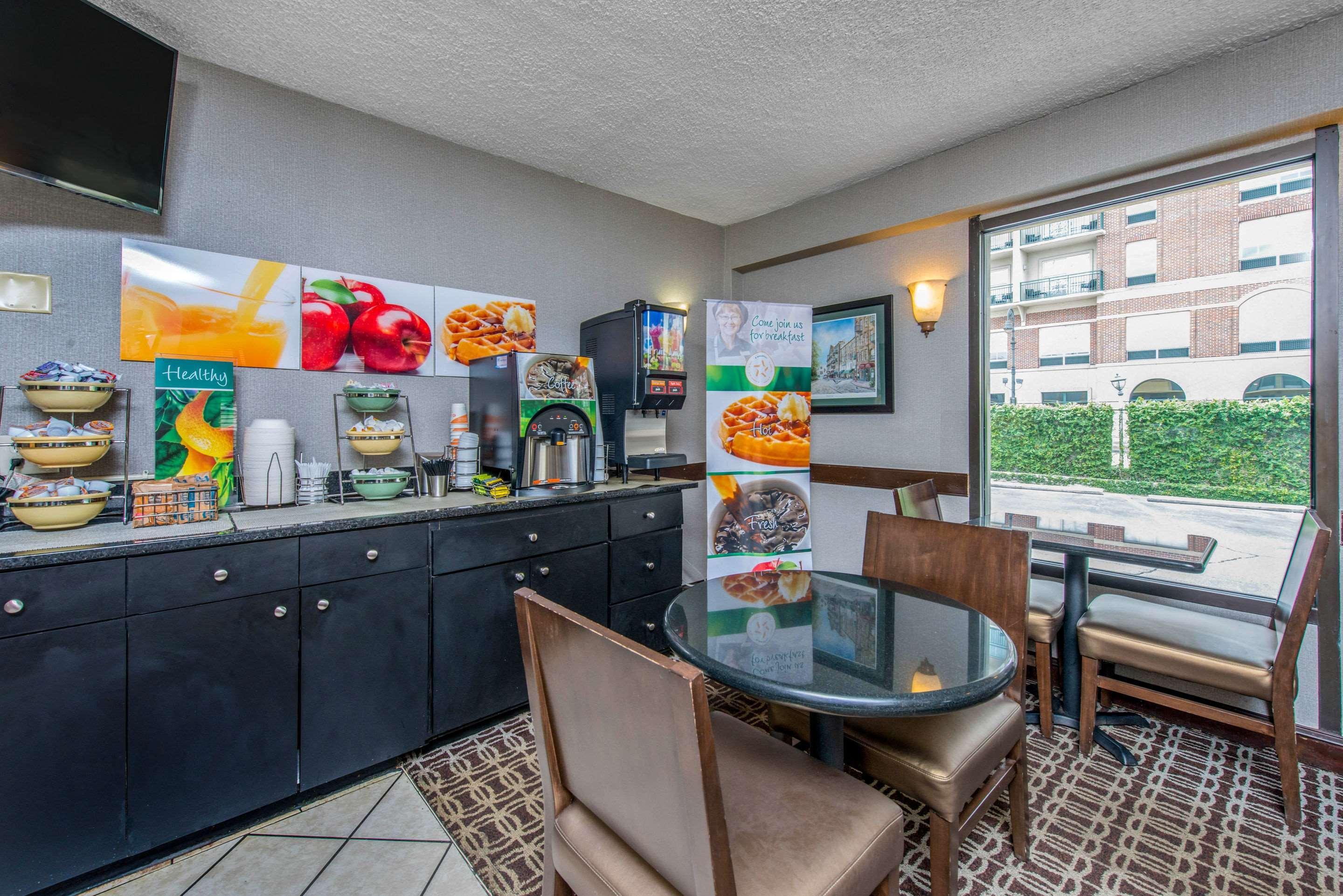 Quality Inn Savannah Historic District Bagian luar foto