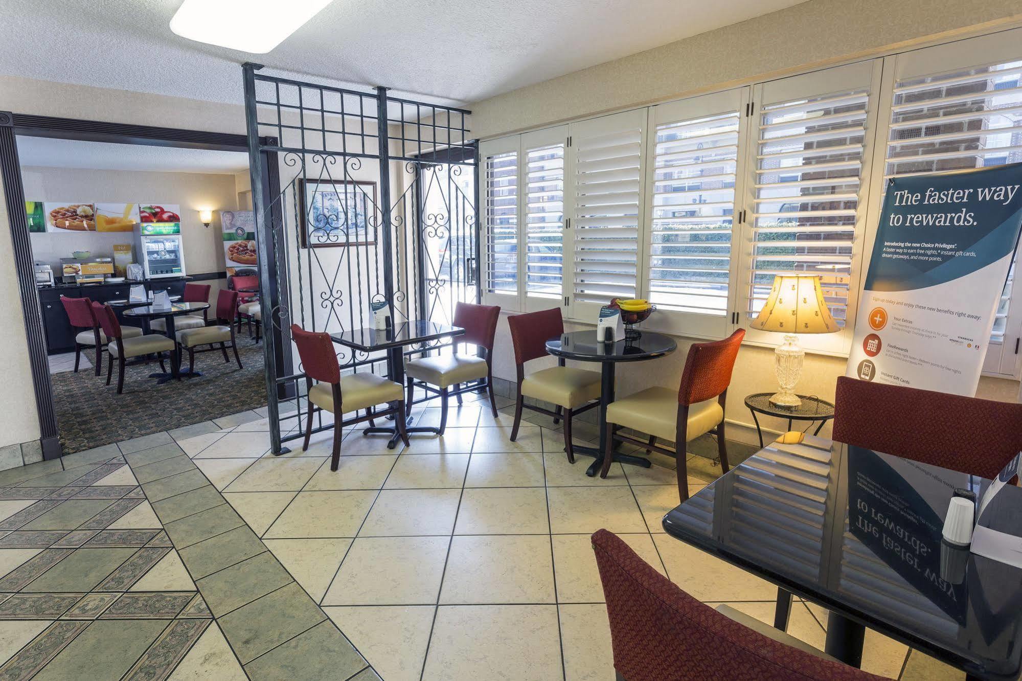 Quality Inn Savannah Historic District Bagian luar foto