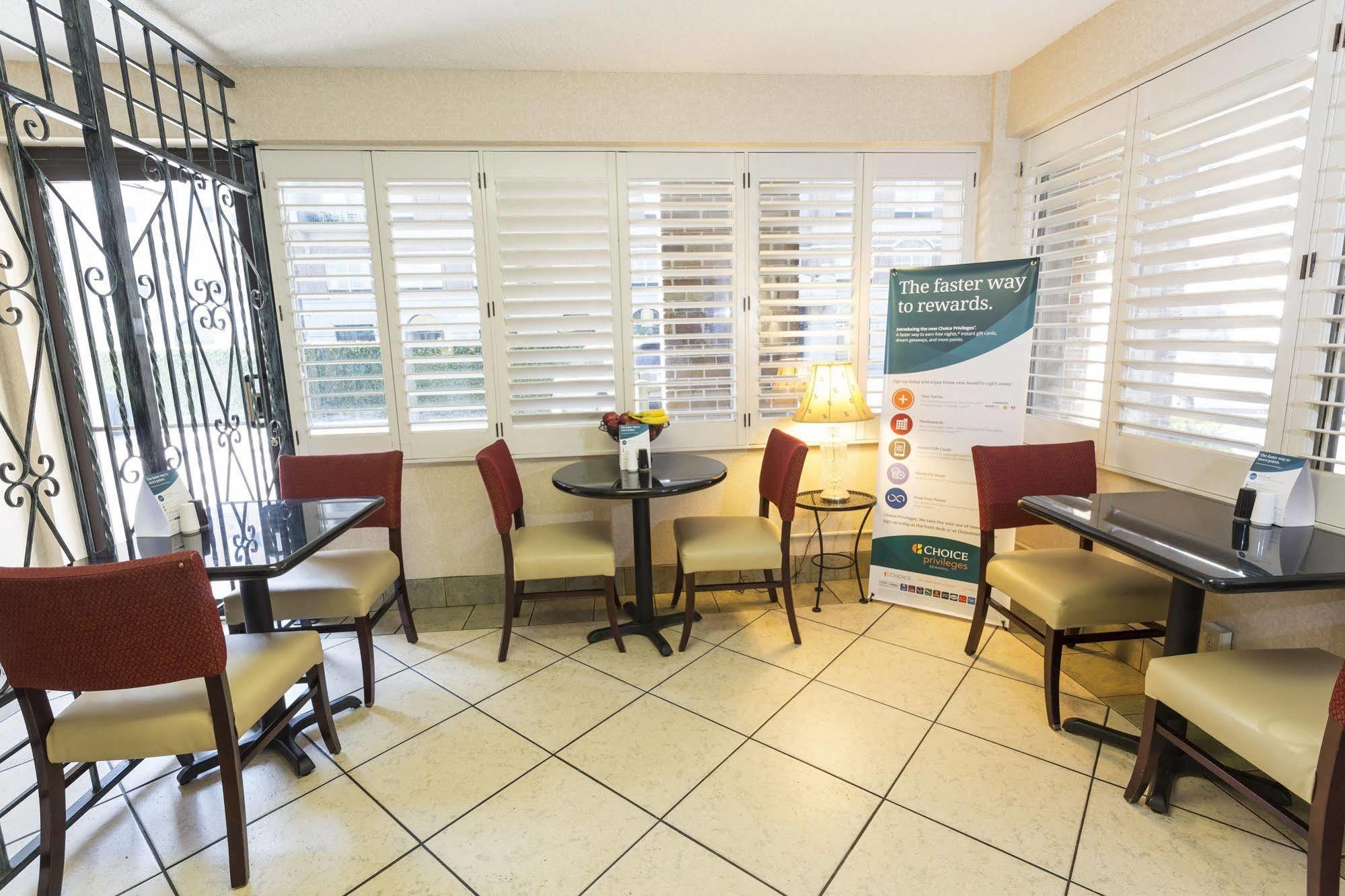 Quality Inn Savannah Historic District Bagian luar foto