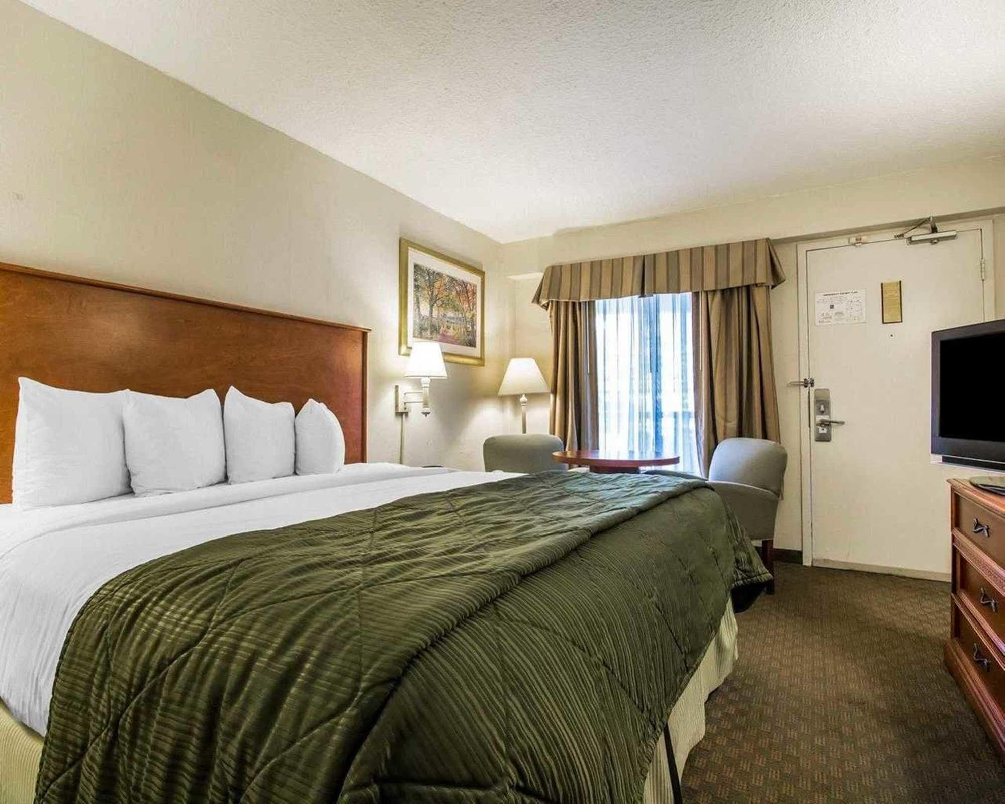 Quality Inn Savannah Historic District Bagian luar foto