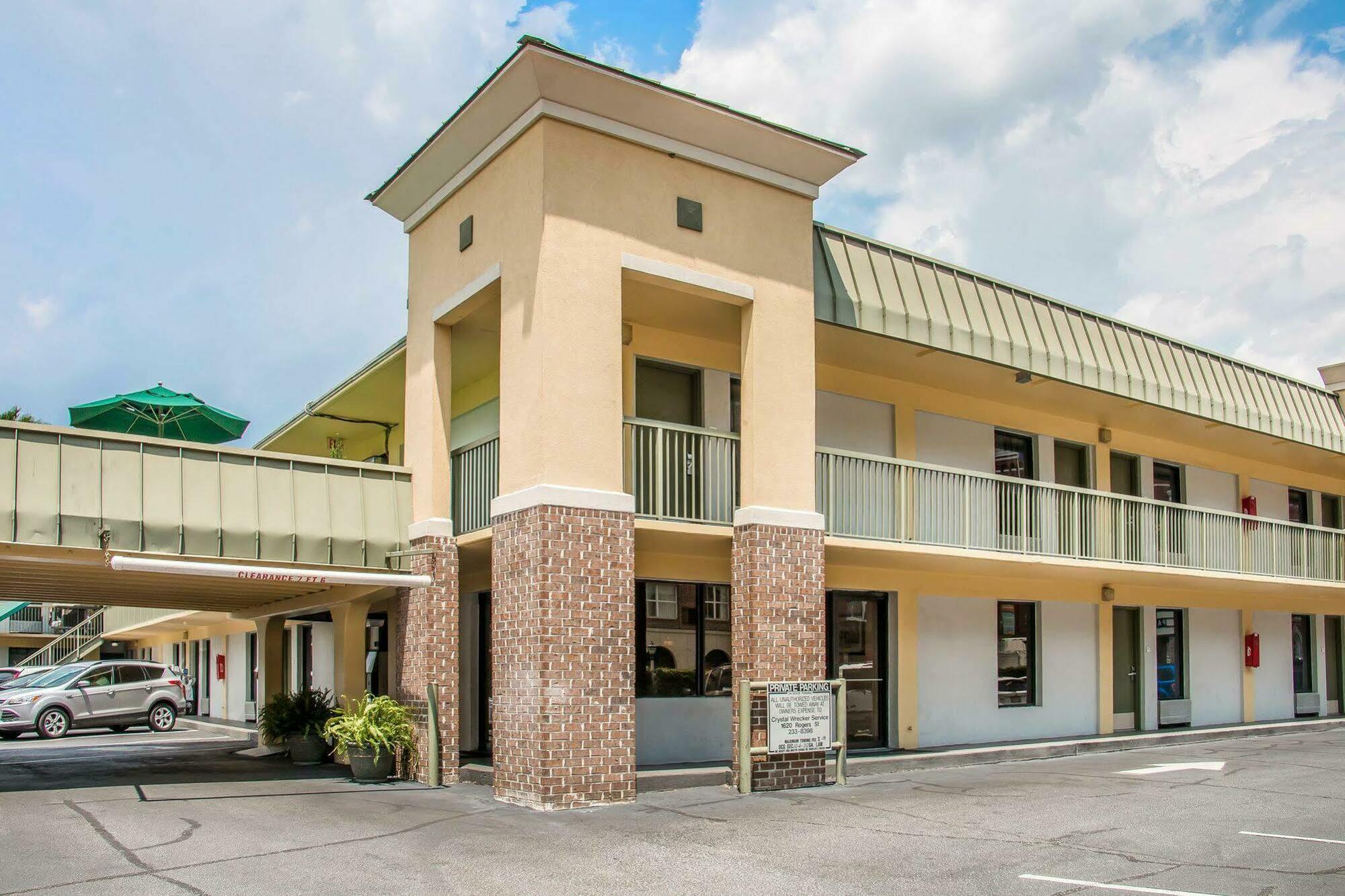 Quality Inn Savannah Historic District Bagian luar foto