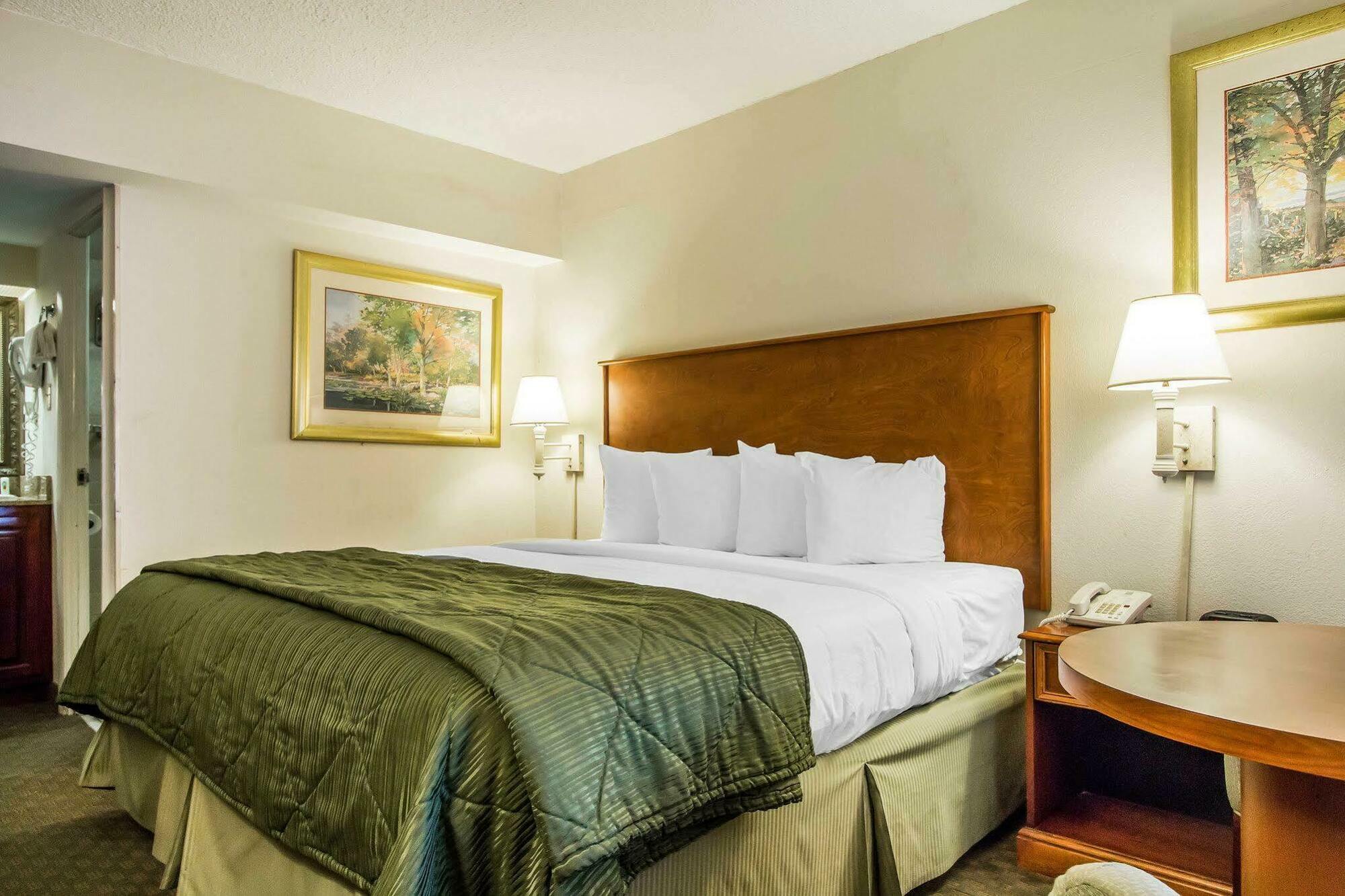 Quality Inn Savannah Historic District Bagian luar foto
